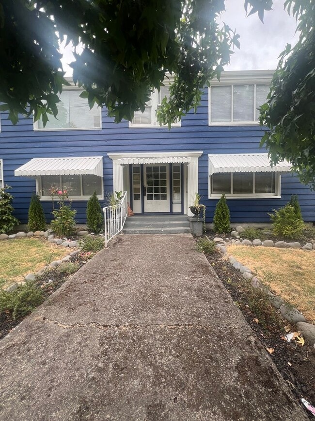 Building Photo - DwyW