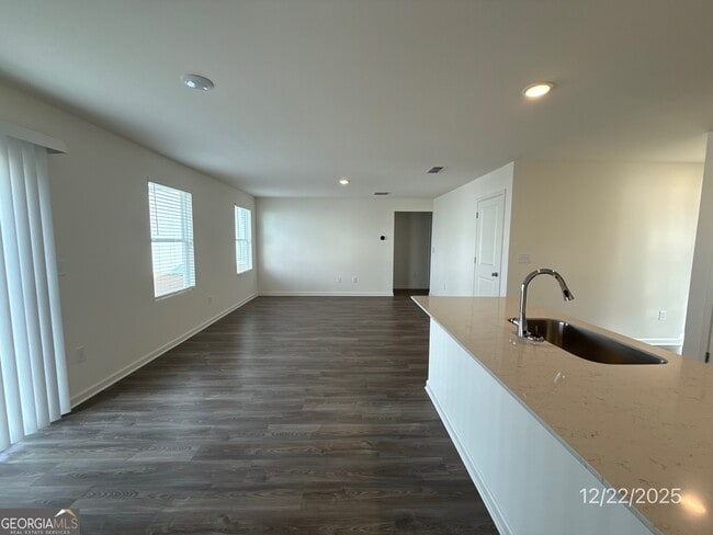 Building Photo - 487 Grand Magnolia St