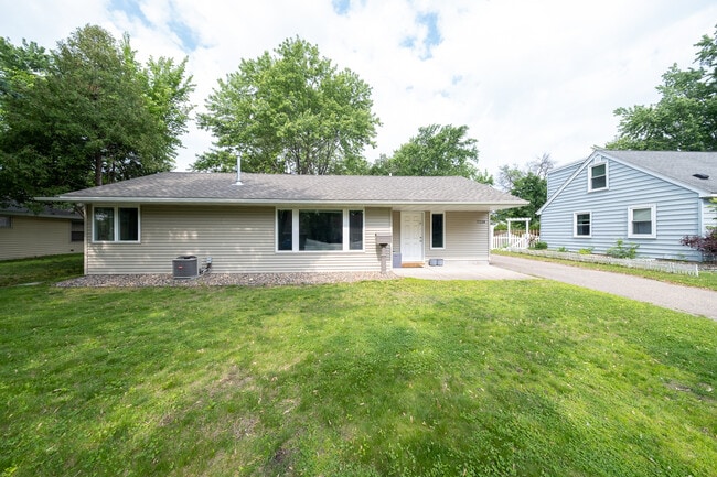Primary Photo - 7238 Knox Ave S