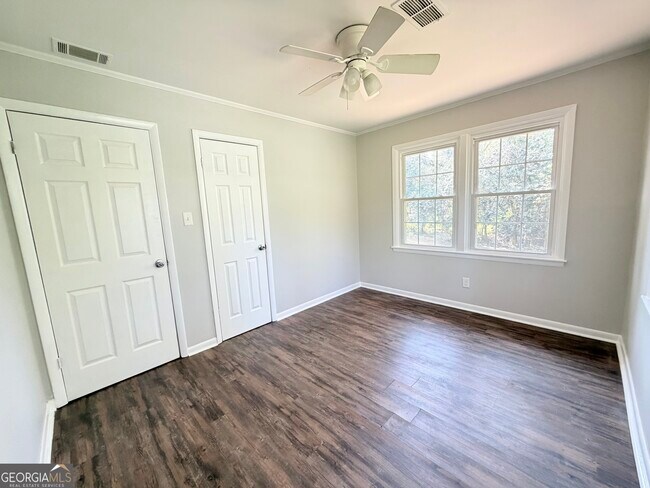 Building Photo - 125 Lillian Dr