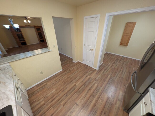 Building Photo - 2737 Tumble Brook Dr