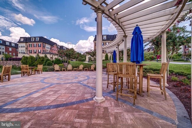 Building Photo - 705 River Mist Dr