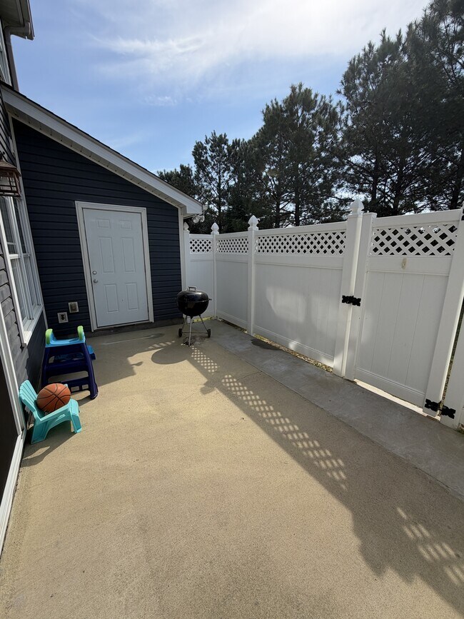 Building Photo - 4140-41U1 Kittrell Farms Dr