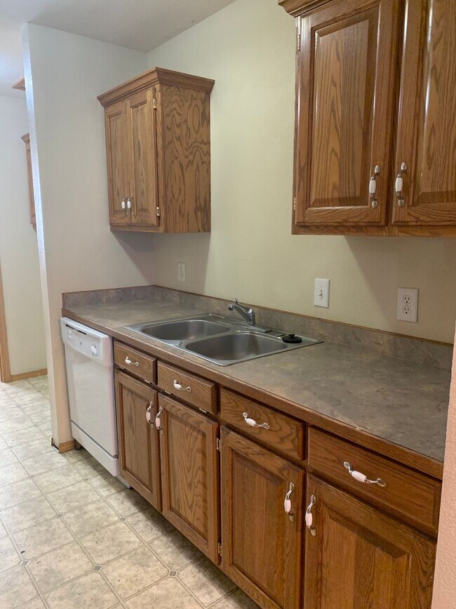 Building Photo - 2 Bedroom 1 Bathroom Apartment Near MSSU C...