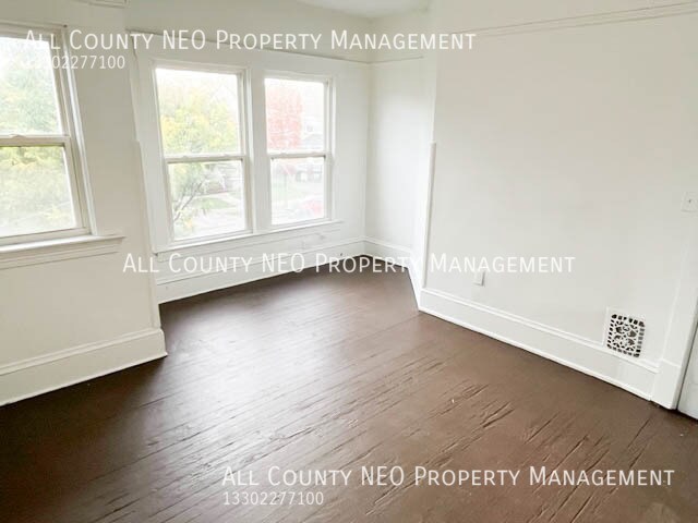 Building Photo - 3298 W 98th St