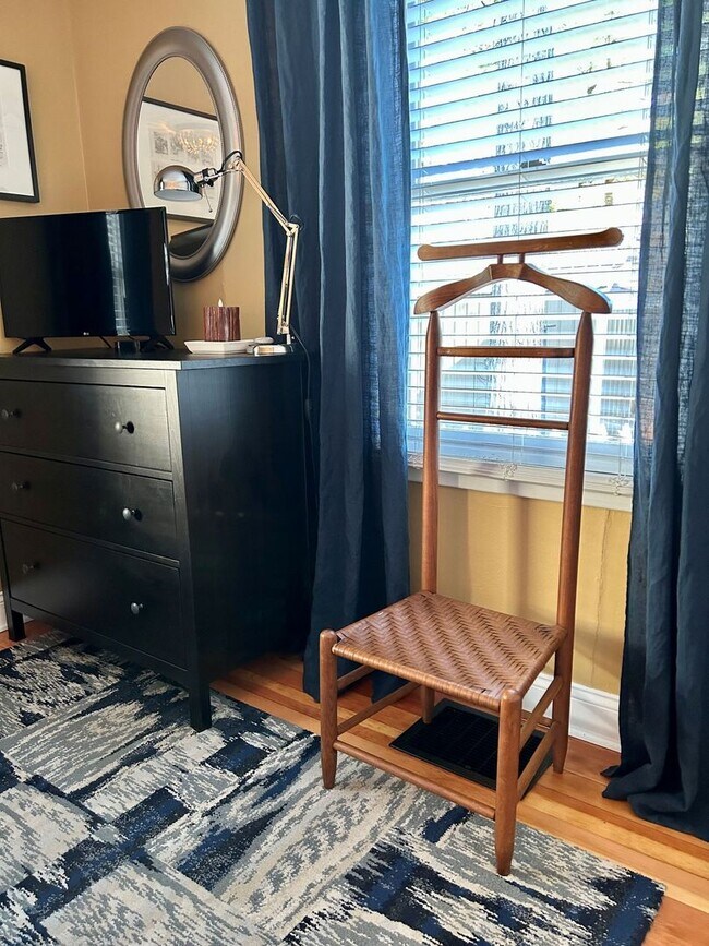 Building Photo - Your Cozy Off-Season Retreat