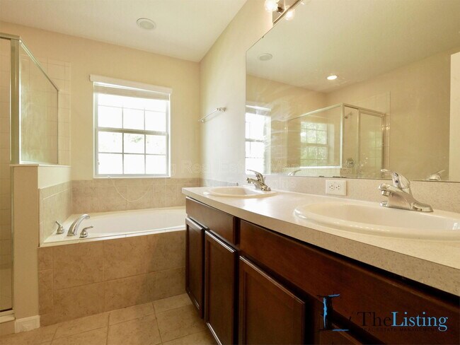 Building Photo - 10403 Regent Square Dr