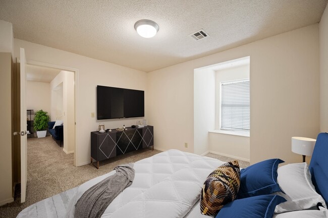 Building Photo - Waterford Place Apartments & Townhomes