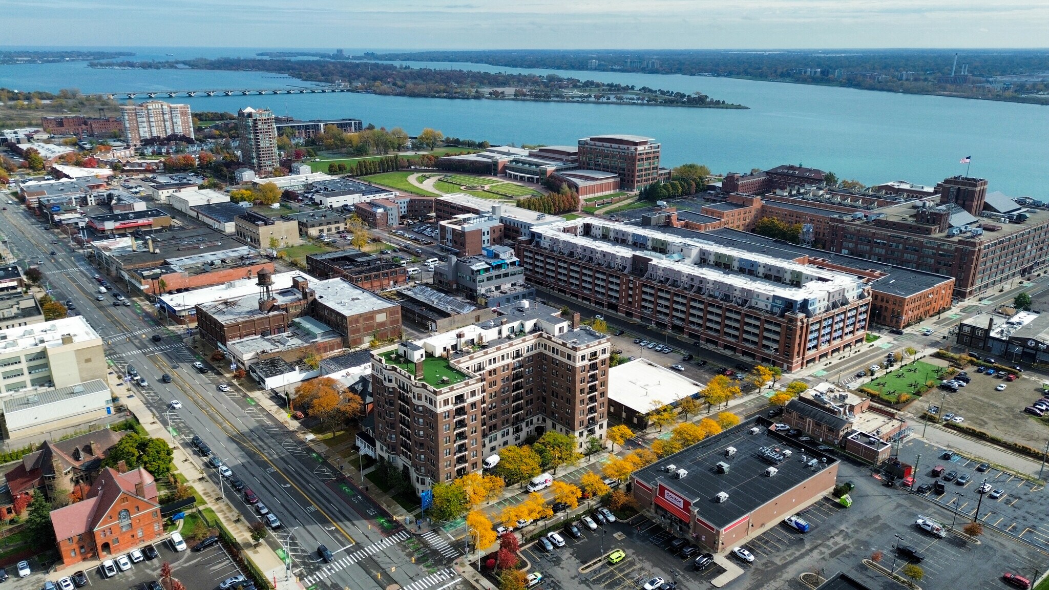 Building Photo - 2900 E Jefferson Ave