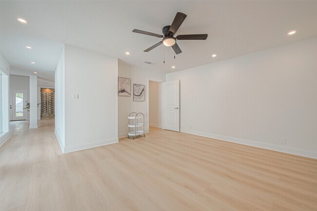 Building Photo - 10027 Lynbrook Dr