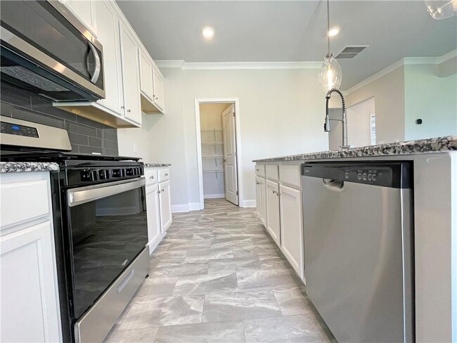 Building Photo - 4607 Silver Oak Dr