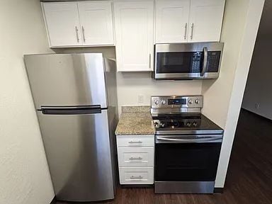 Building Photo - Available Now! Pet-Friendly 2 Bed/ 1.5 Bath with Patio & Parking