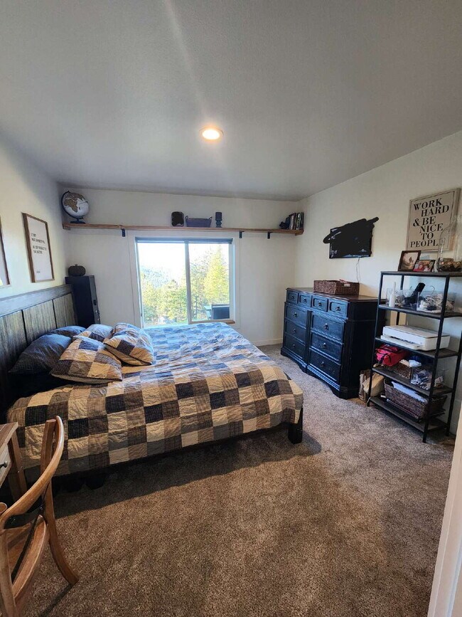 Building Photo - 3BR, 2BTH in Post Falls Above The Fog