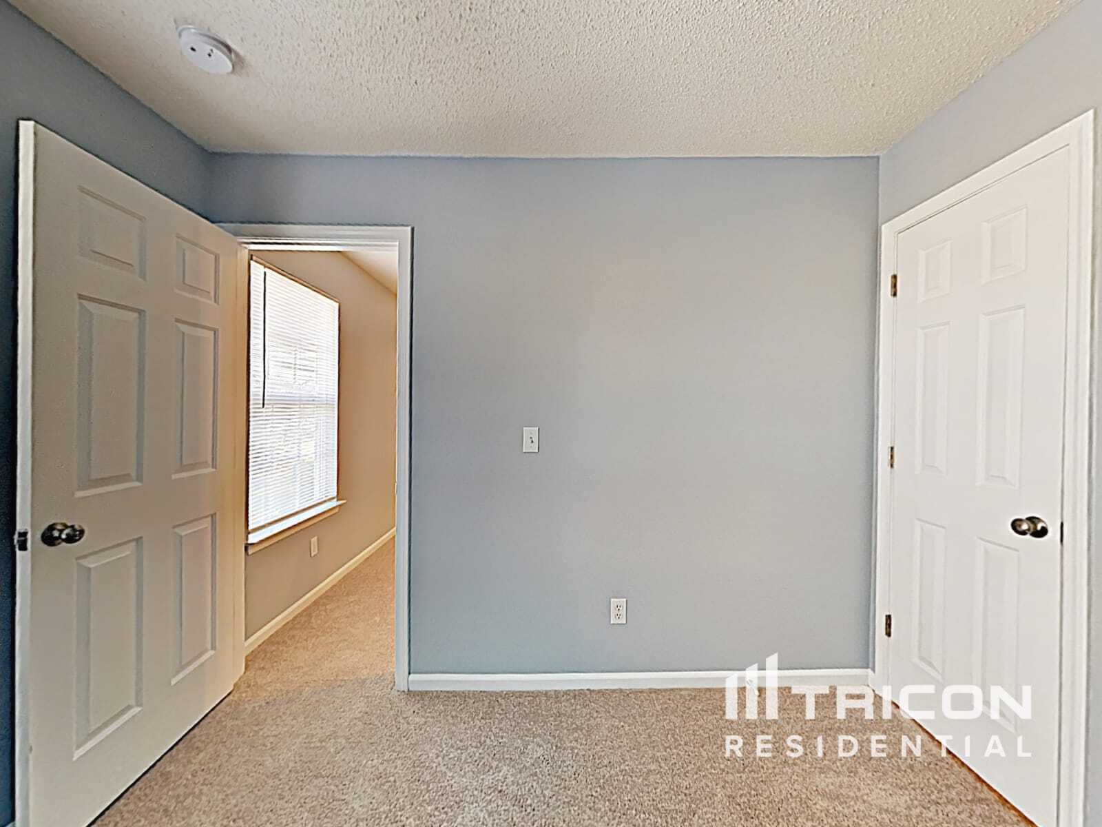 Building Photo - 208 E Waverly Pl Ct