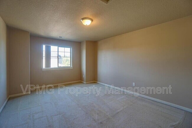Building Photo - 8019 NE 61st St