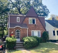Building Photo - 383 W Chesterfield St