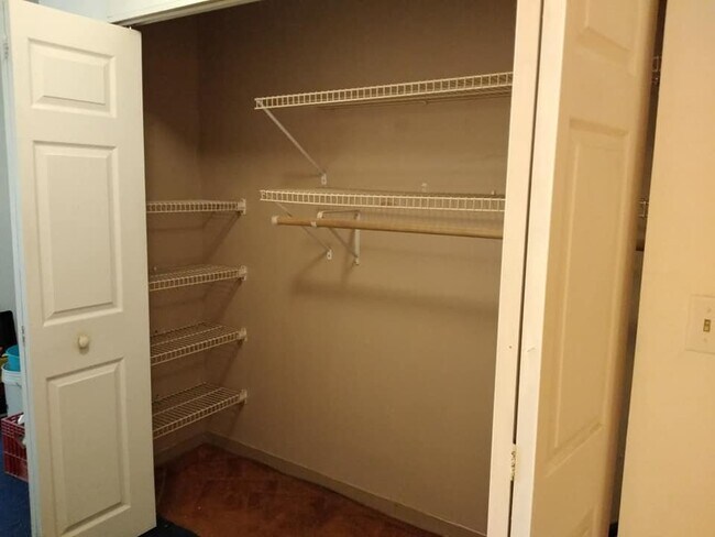 Building Photo - 8 Kenmar Dr