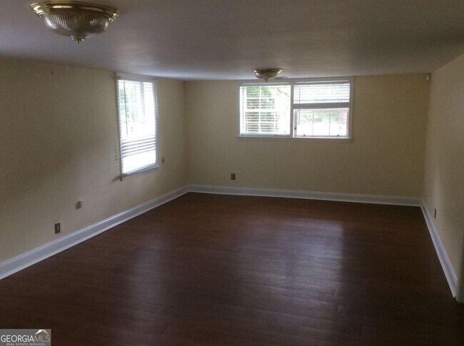 Building Photo - 290 Burke Cir