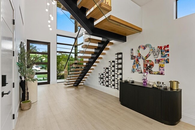 Building Photo - 220 S Swinton Ave