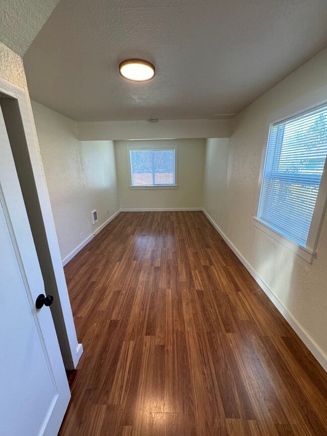 Building Photo - 4 Bedroom House in SE Eugene