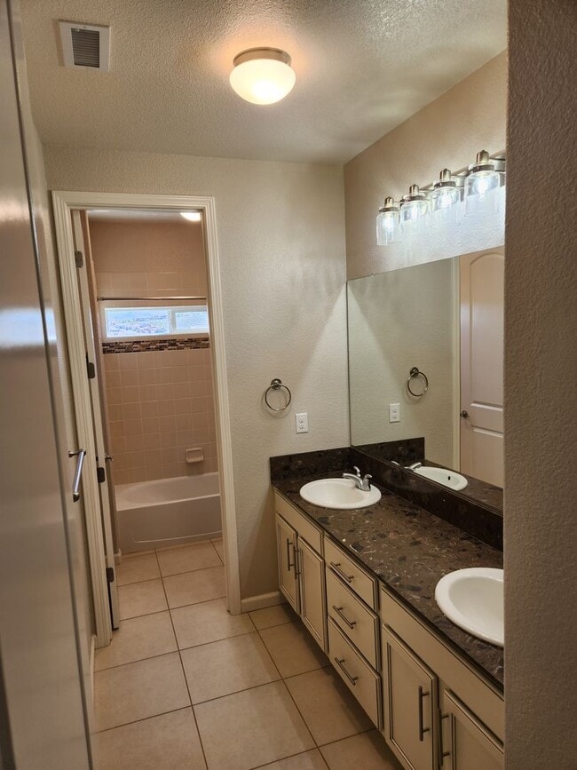 Building Photo - Northwest Reno Home