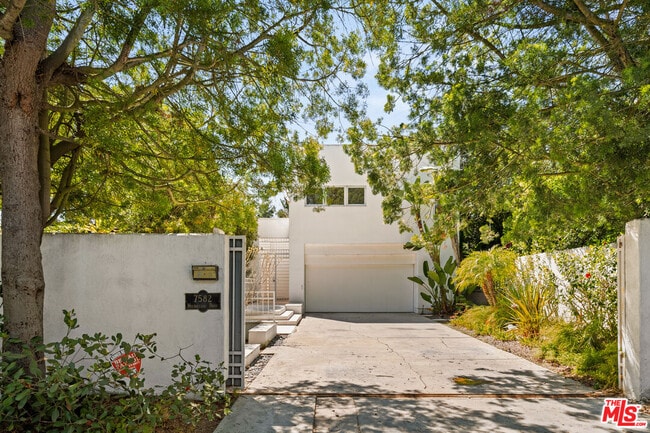 Building Photo - 7582 Mulholland Dr