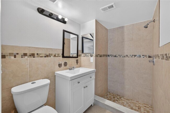 Building Photo - 13829 Timberland Dr