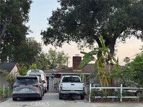 Building Photo - 130 E Sycamore Ave