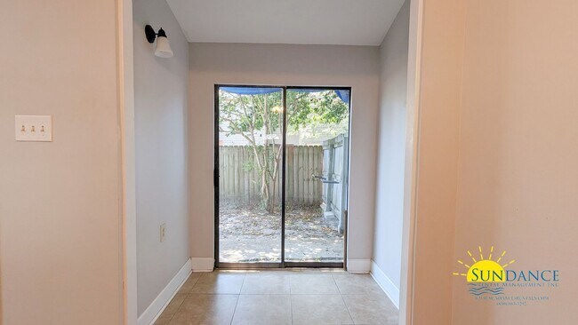 Building Photo - Nice 2 Bedroom Townhouse in Fort Walton