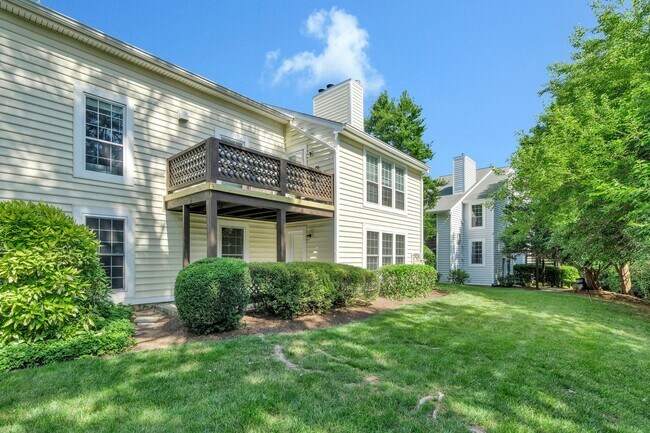 Building Photo - Bright & Cheery 2 BR 2 Bath Unit Available...