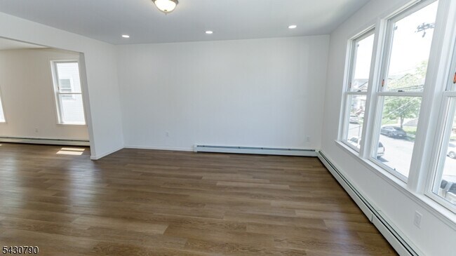 Building Photo - 182 Ellery Ave