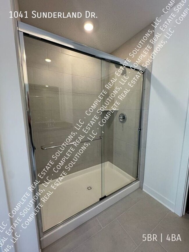 Building Photo - 1041 Sunderland Dr