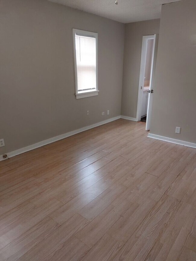 Building Photo - 4416-4418 E. Central