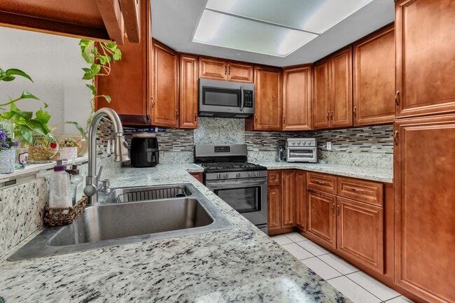 Building Photo - 11322 Oakwood Dr