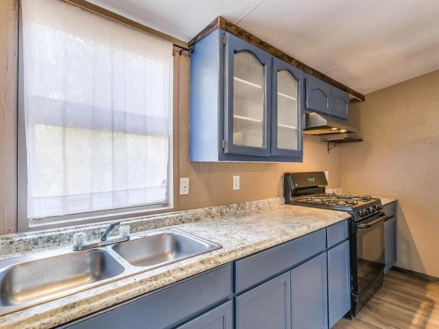 Building Photo - 1802 Whispering Oaks St