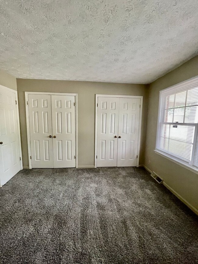 Building Photo - 3 Bedroom Duplex in Tates Creek!