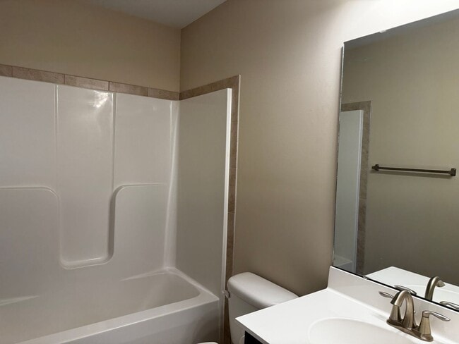 Building Photo - Grand 2 story home in Bluewater Rise