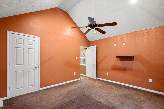 Building Photo - Cozy 1 Bedroom in McKeesport available May...