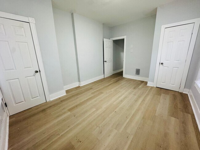 Building Photo - 2527 N 32nd St