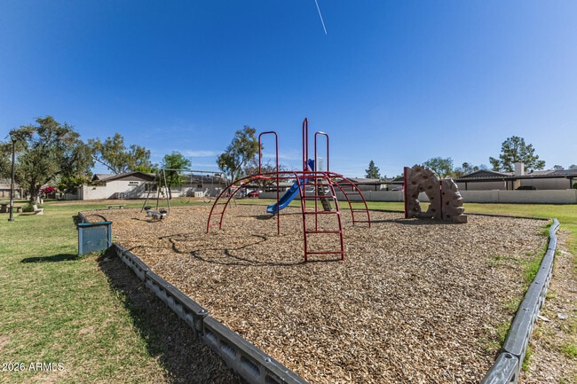 Building Photo - 1005 W Laguna Dr