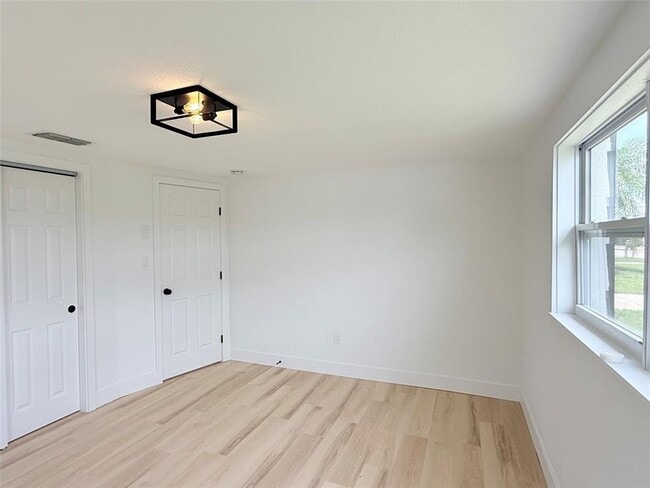 Building Photo - 13617 Frances Ave