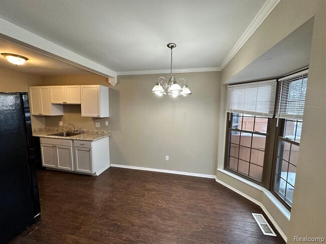 Building Photo - 39975 Crosswinds Rd