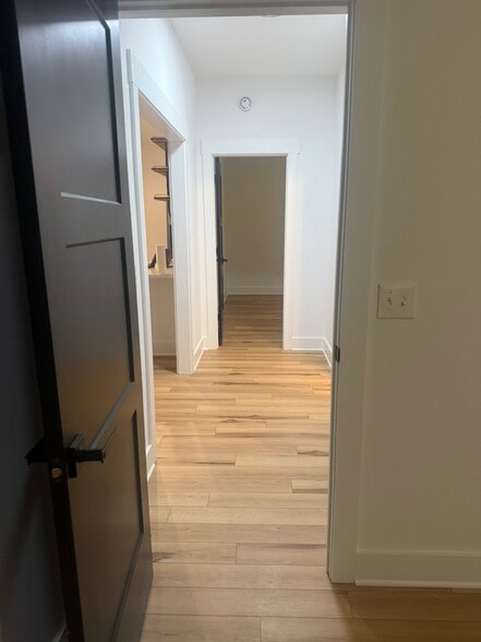 Building Photo - 420 Sloop St