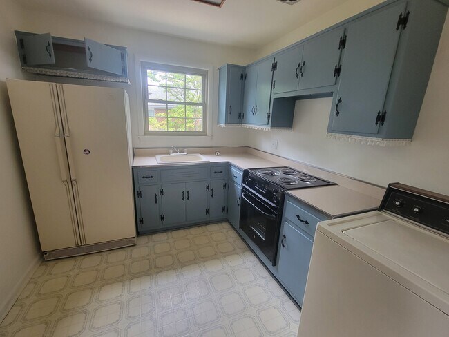 Building Photo - 1003 White Pine Dr