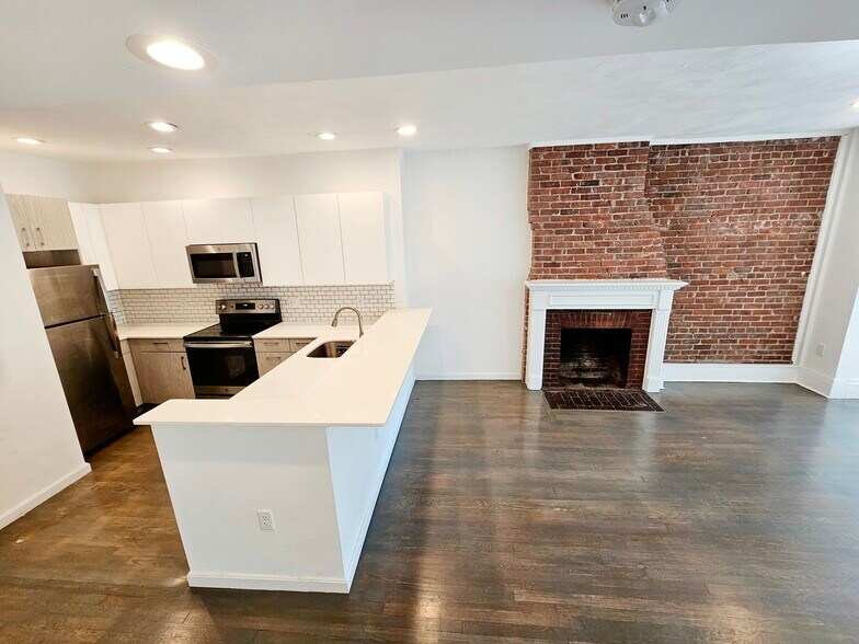 Building Photo - 1402 Beacon St