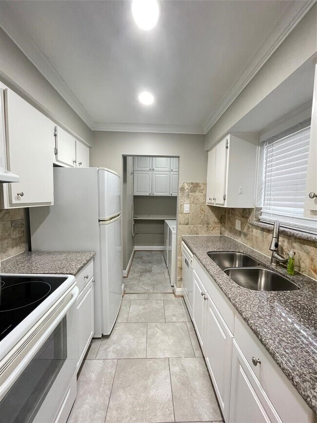 Building Photo - 5000 Milwee St