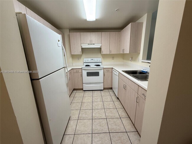 Building Photo - 50 Menores Ave