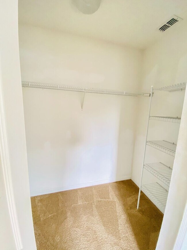 Building Photo - 1194 S Beach Cir