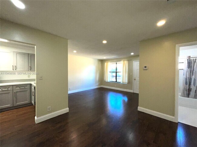 Building Photo - 10043 Winding Lake Rd