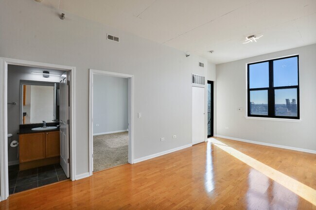 Building Photo - 1464 S Michigan Ave